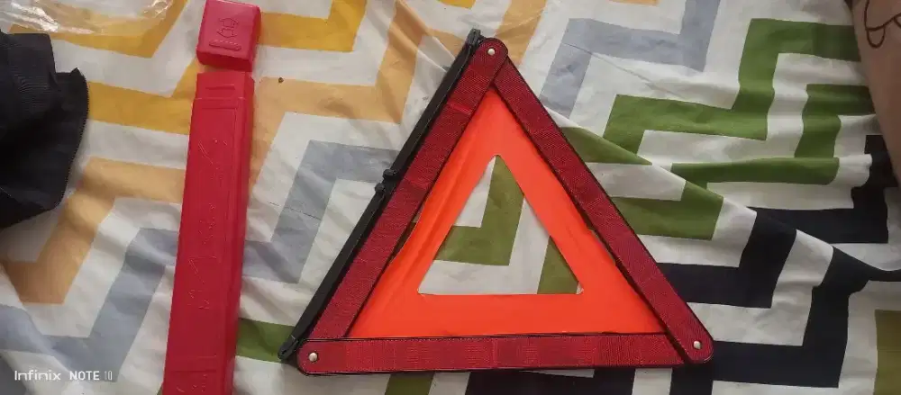 Segitiga pengaman rambu lalulintas