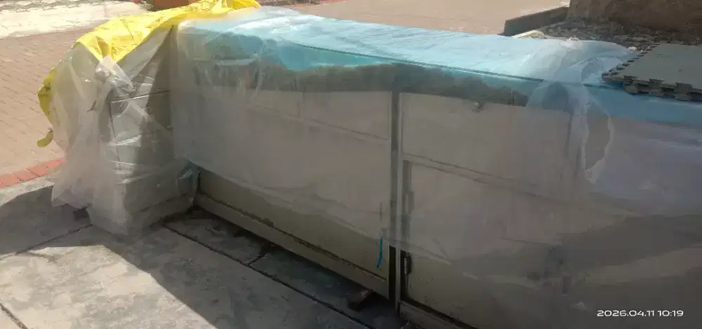 Meja Etalase eks toko emas