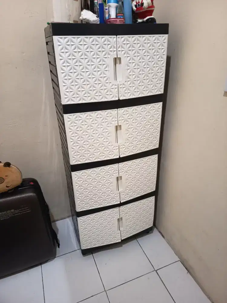 Lemari Pakaian 4 susun