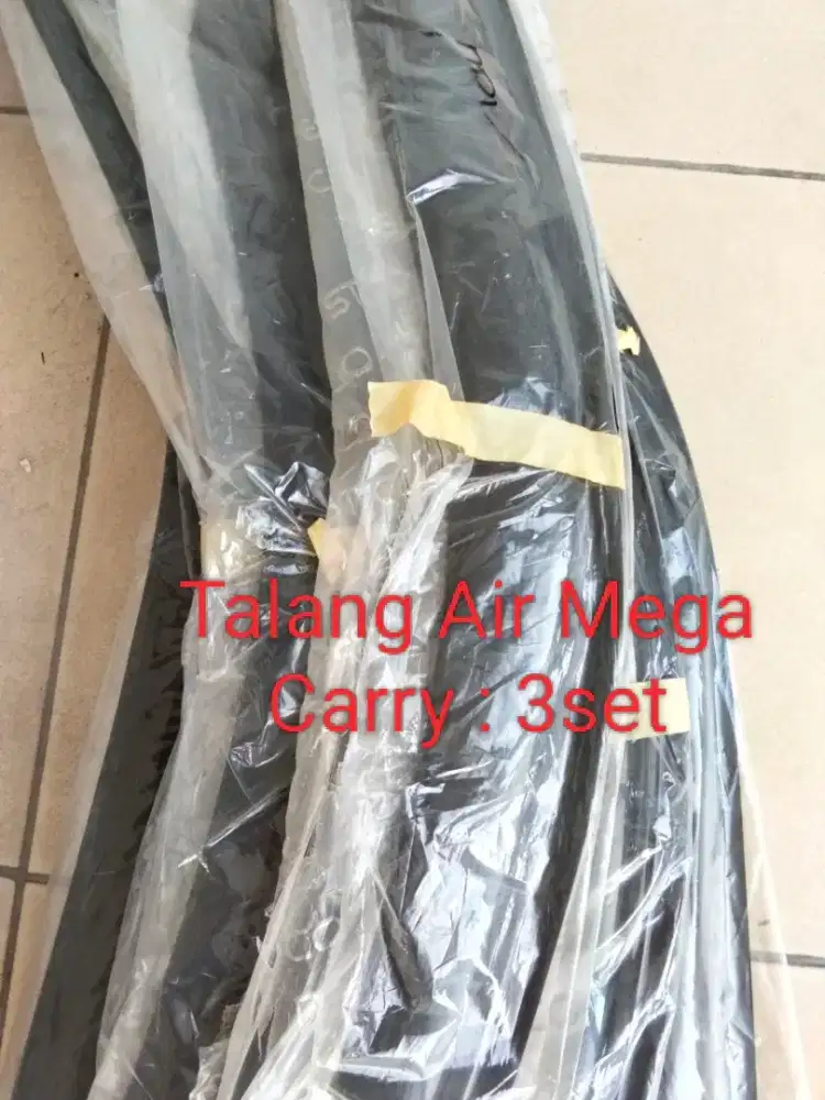 Dijual acc mobil, sarung jok mobil, dan kain sarung jok mobil.