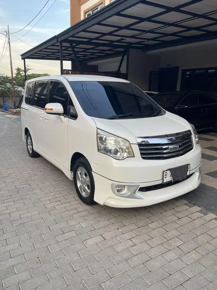 Toyota nav1 2013