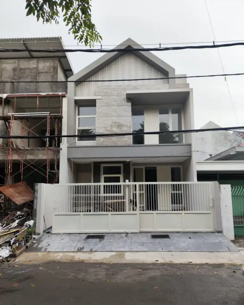Manyar Tirtoyoso
Rumah baru