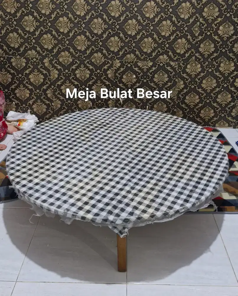 Meja Kayu Jati Bulat Besar