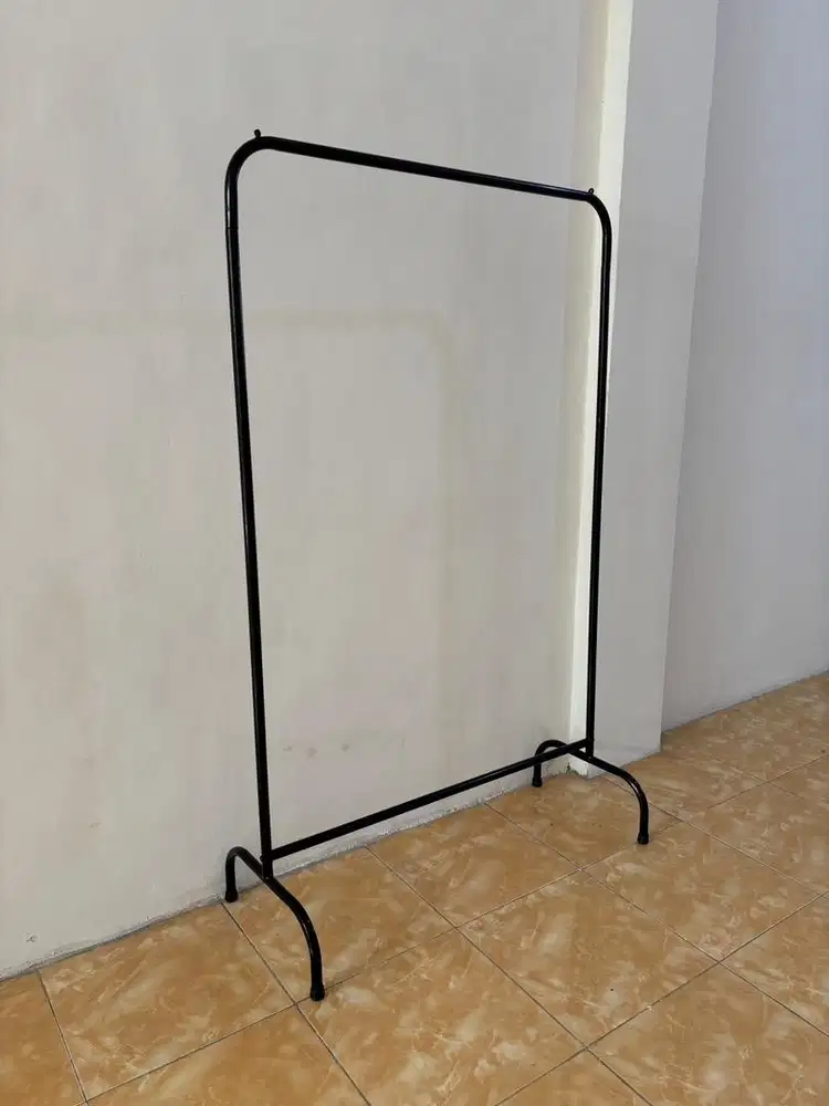 Gantungan Pakaian Besi Minimalis