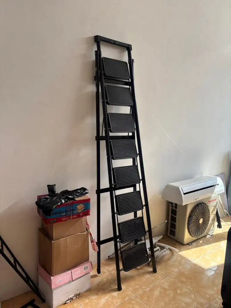 Tangga Lipat Estetik Minimalis