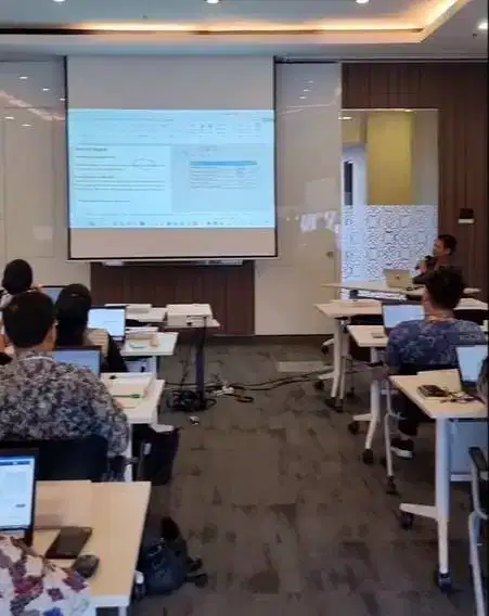 Instruktur Komputer ( IT )