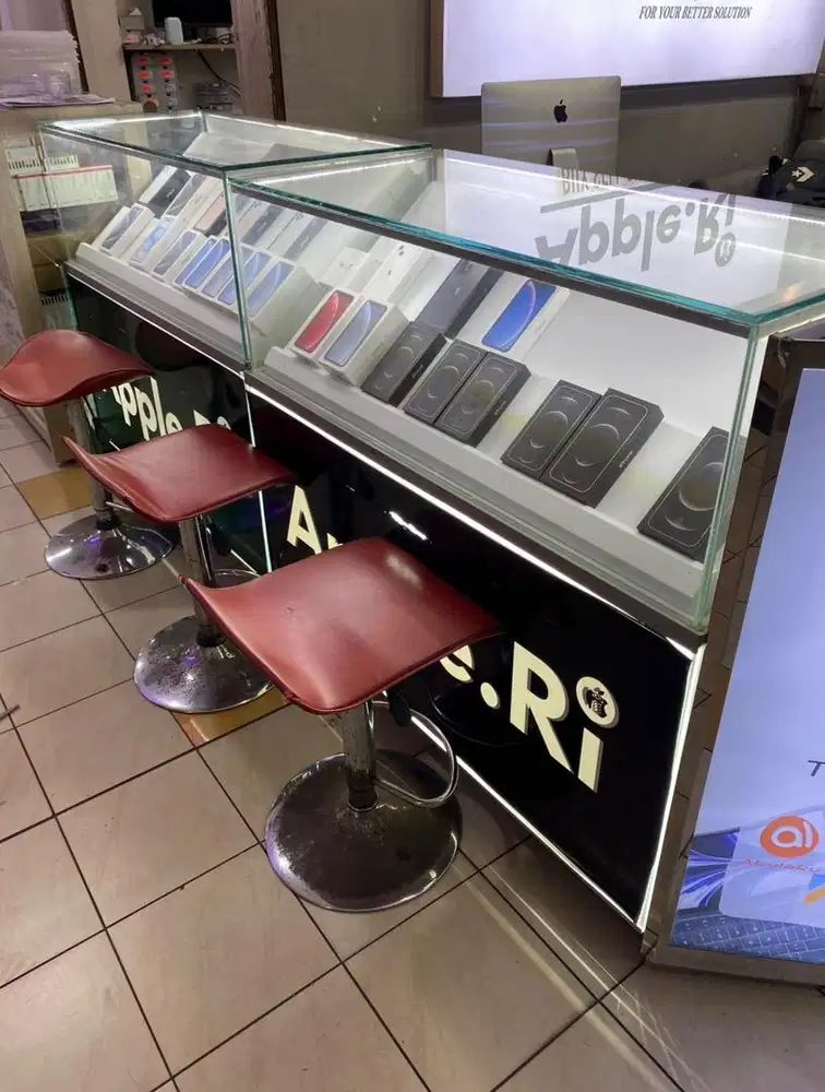 Etalase kaca bahan plat besi bagusssss