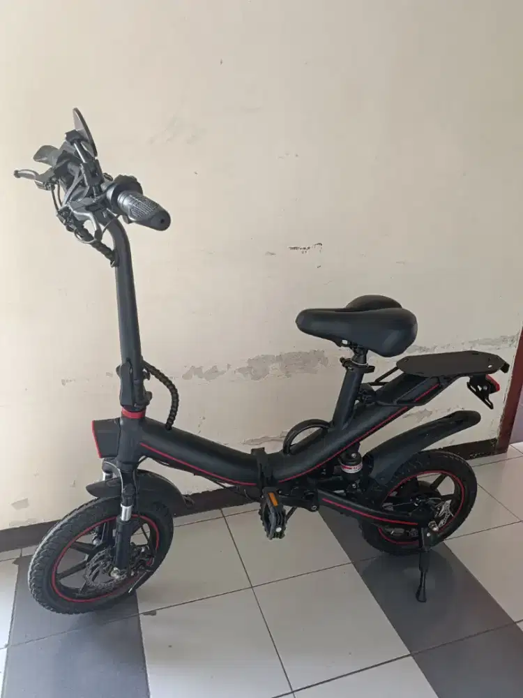 Dijual Sepeda Listrik Lipat Black Sporty siap pakai