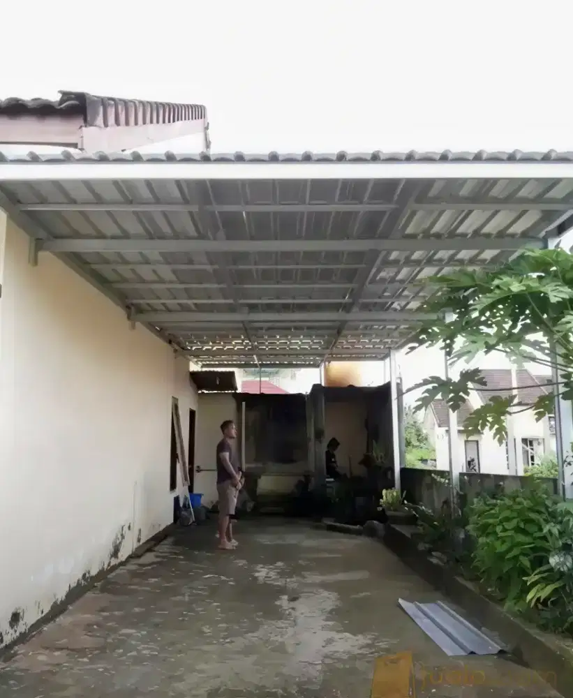 Kanopi baja ringan dan garasi