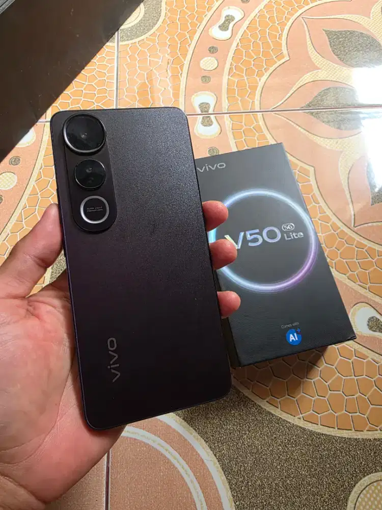 Vivo v50 lite 5g 12/512 mulus garansi panjang