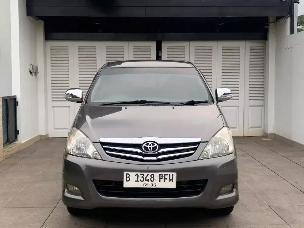 KIJANG INNOVA G MATIC 2010