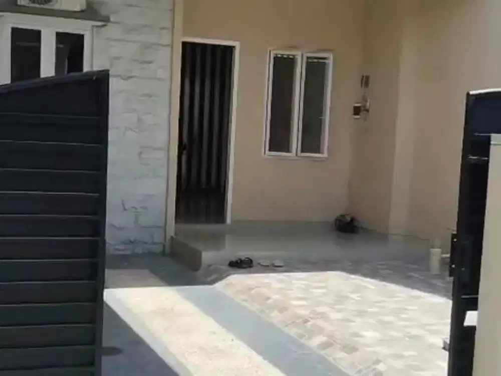 Disewakan Rumah baru renovasi 2 lt 8 x 15 m2 di Denpasar Bali Sesetan ada 3 +1 kt 3 km semi furnished, carport 1 mobil, acess gang 1 mobil, 4 motor, siap huni!!survey!