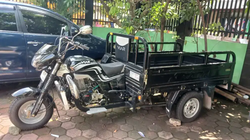 Viar 3 roda tahun 2025 warna hitam Gris seperti baru