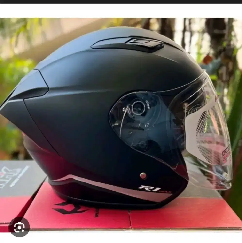 Helm bekas terasa baru