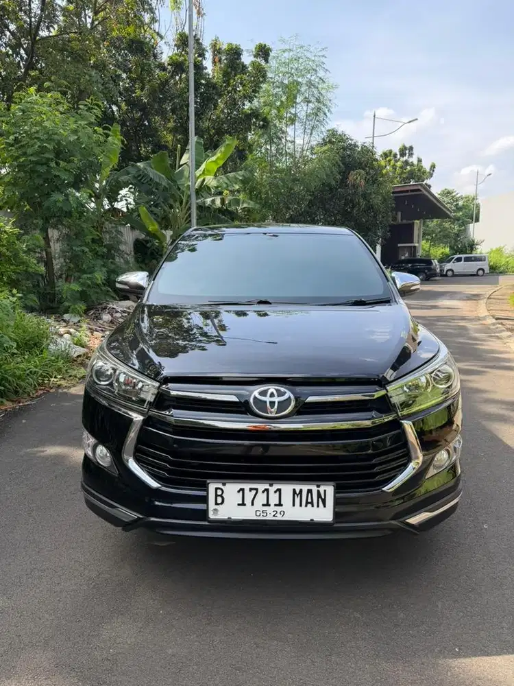 Toyota Innova Venturer 2017 Hitam A/T Bensin