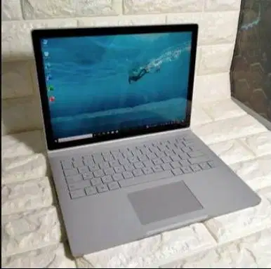 Micrososft Surface Book 2 Core i5 Gen7 Ram 8GB 13.5inch N-RTV