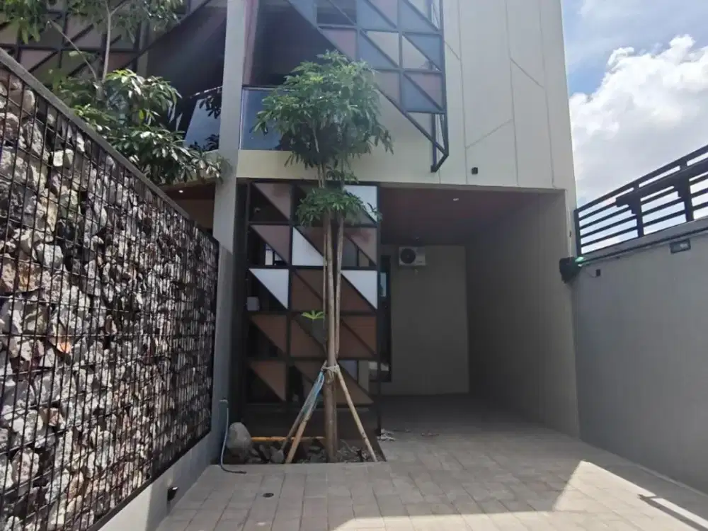 RUMAH MEWAH SOLO BARU DEKAT RS OEN DAN AL AZHAR