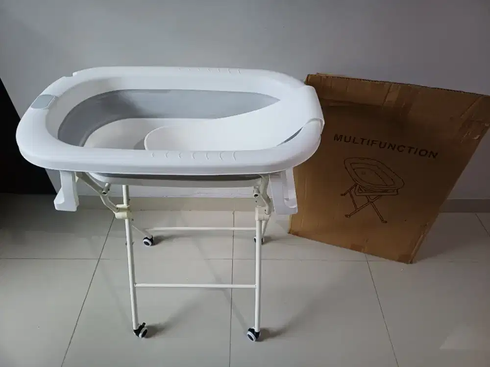 Bak mandi bayi berdiri