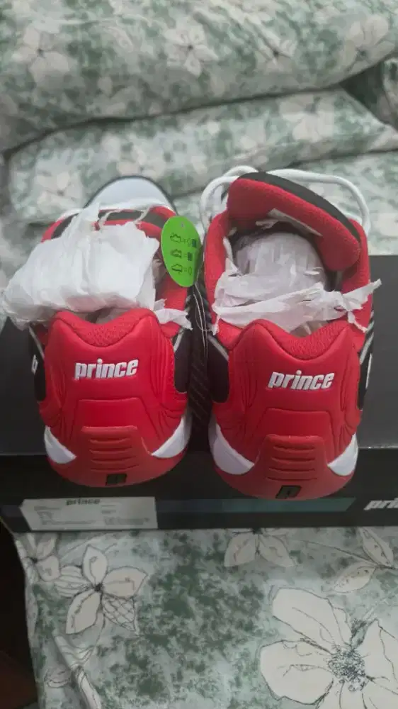 Sepatu tenis prince