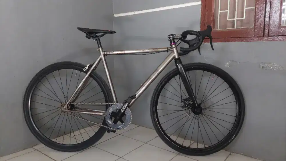 Fixie soloist 02 semi gravel