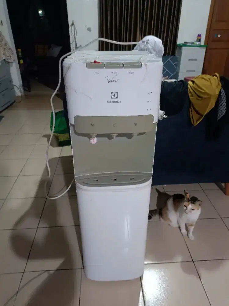 Dispenser Electrolux Galon Bawah