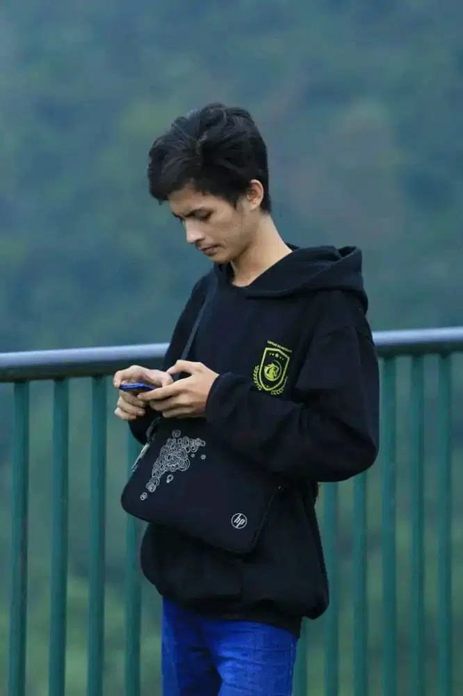 Pengalaman di bidang elektronik, komputer, dan jaringan.