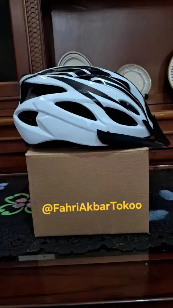 Helm Sepeda Gowes Dewasa Size (L) Baru Warna Putih Hitam