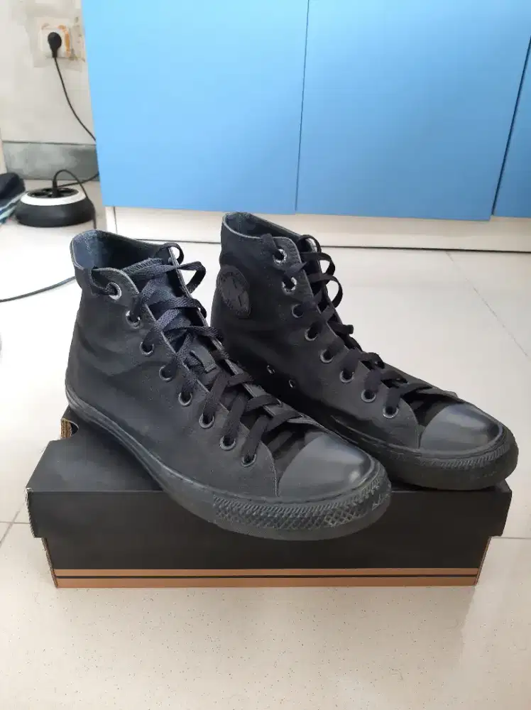 Sepatu Converse High Black (44) + box