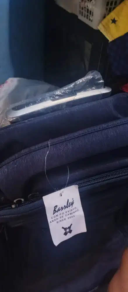 Tas troli bisa di didorong digendong