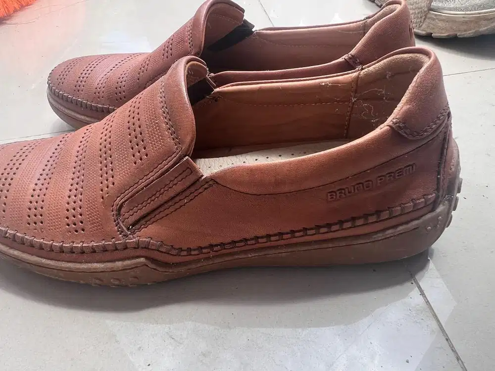 sepatu bruno premi