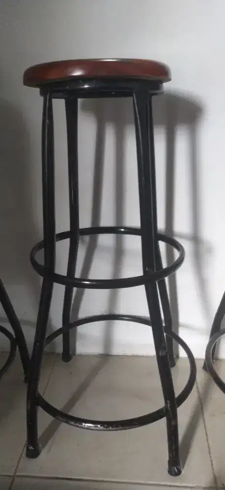 Kursi tinggi mini bar