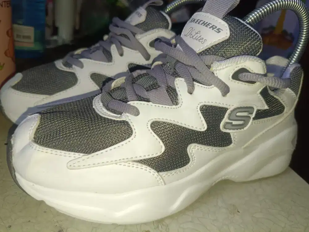 Sepatu anak SMP skechers d'lites putih abu size 35 insole 23cm