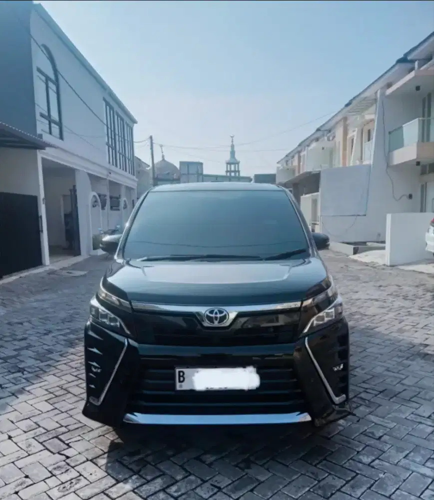 Toyota Voxy 2.0 At 2018 Hitam