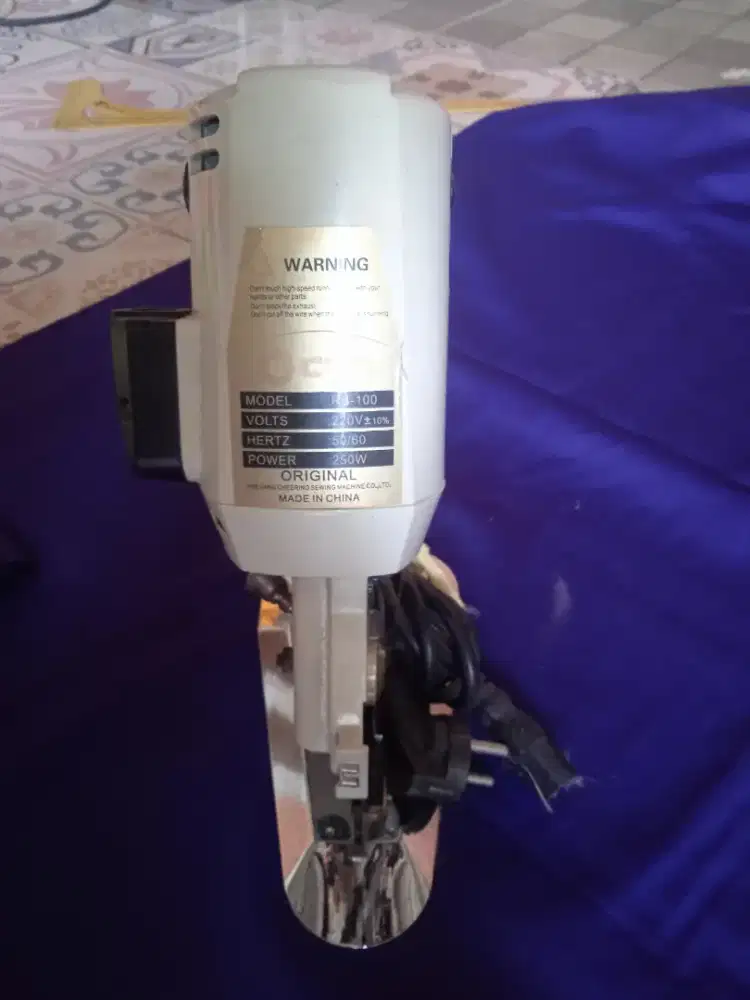 Mesin potong kain bulat