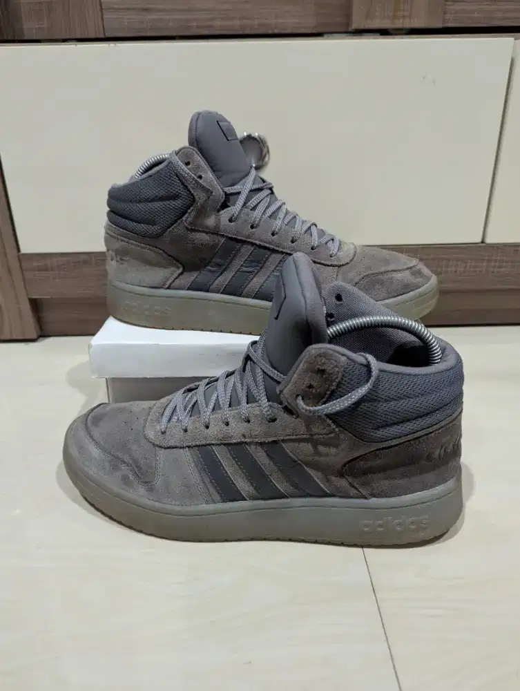Sepatu Adidas hoops preloved size 44
