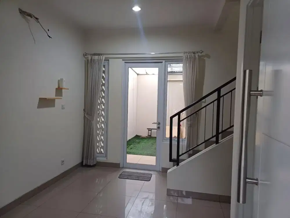 Disewa Rumah 2 Lantai Nyaman asri Siap Huni Lokasi di Summarecon Cluster Cyntia Bandung