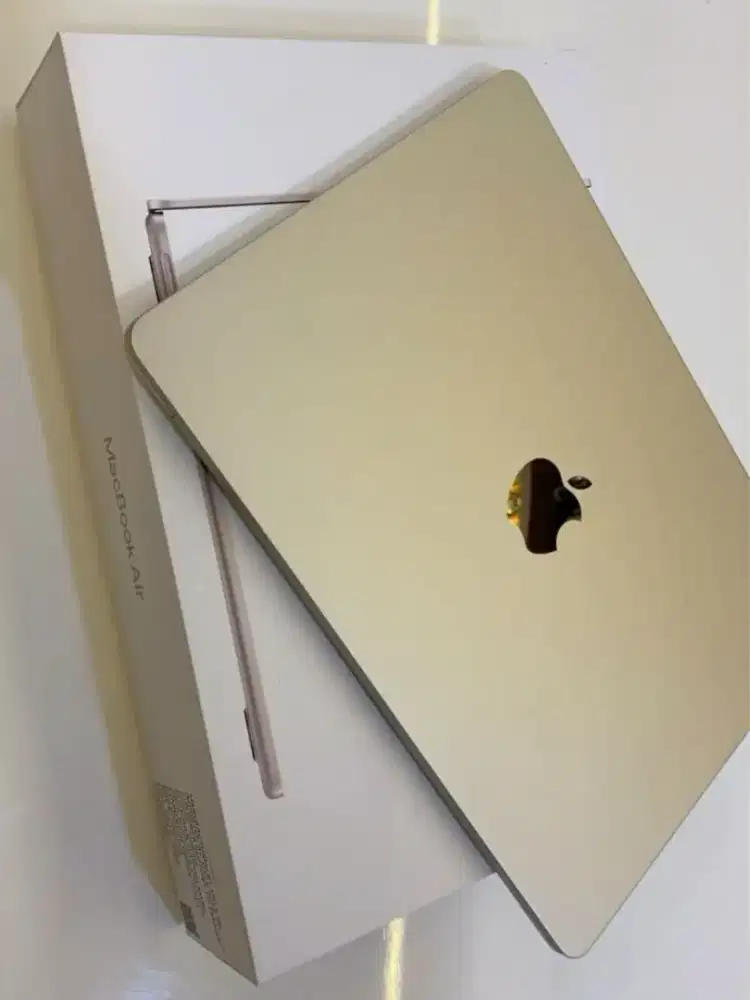 MACBOOK M4 13 256GB STARLIGHT