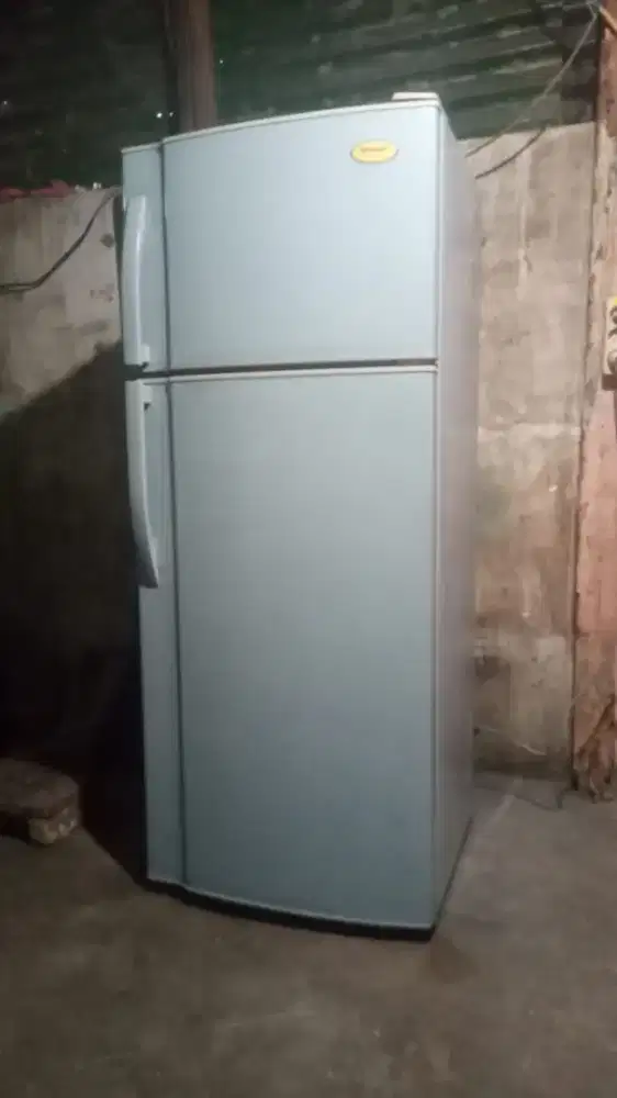 Kulkas 2 pintu Bekas belum pernah di servis Mer SHARP Normal