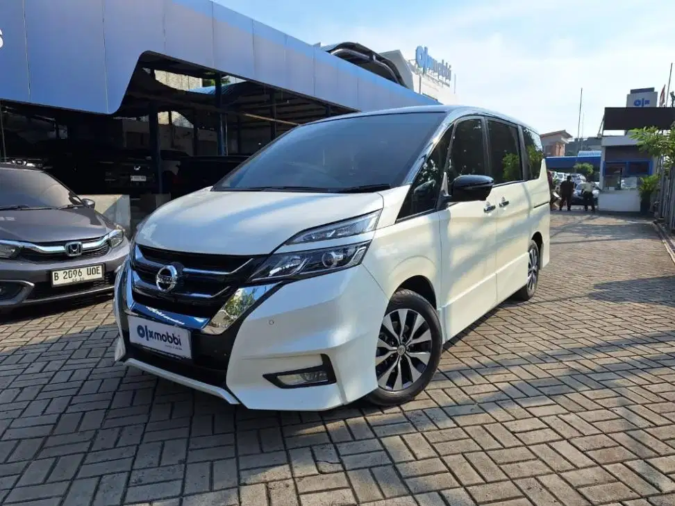 LOW DP Nissan Serena 2.0 Highway Star Bensin-AT 2023 ROR