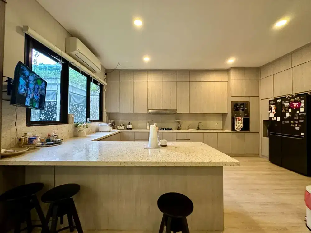 JUAL RUMAH MEWAH FURNISHED DE PARK CLUSTER HELICONIA BSD CITY