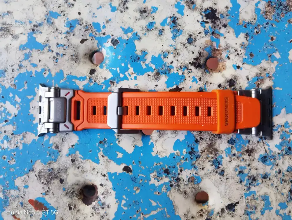 Skinarma Titon warna Orange u/ size 49 mm