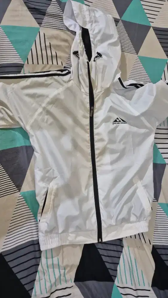 jaket parasut had n dinamic  size M 50x70