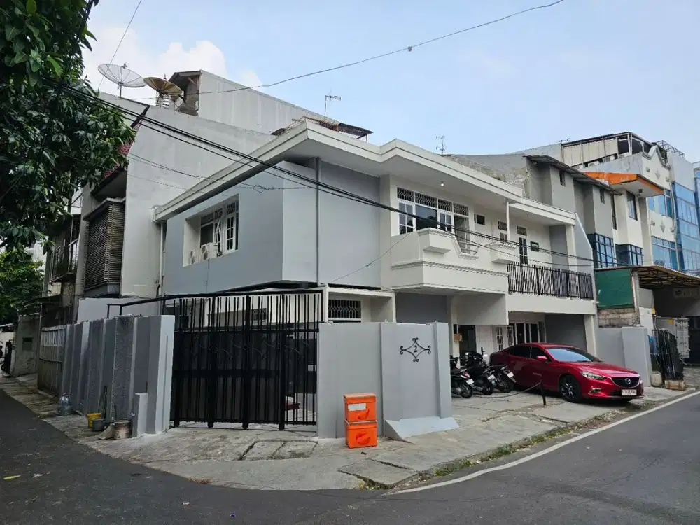 DISEWAKAN RUANG KANTOR FULLY FURNISHED UNTUK 5 ORANG DI AREA TOMANG