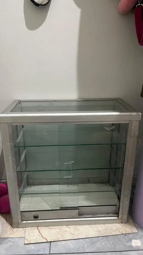 Etalase Kecil Kondisi bagus