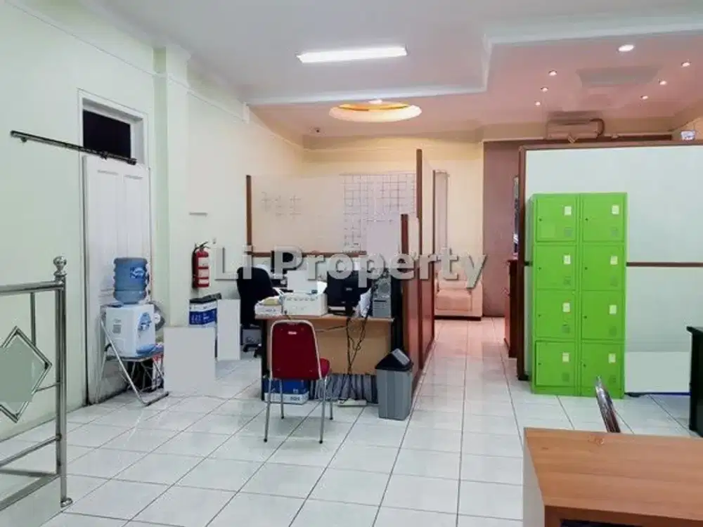 gedung Veteran, dekat Simpang Lima dan POLDA, Semarang