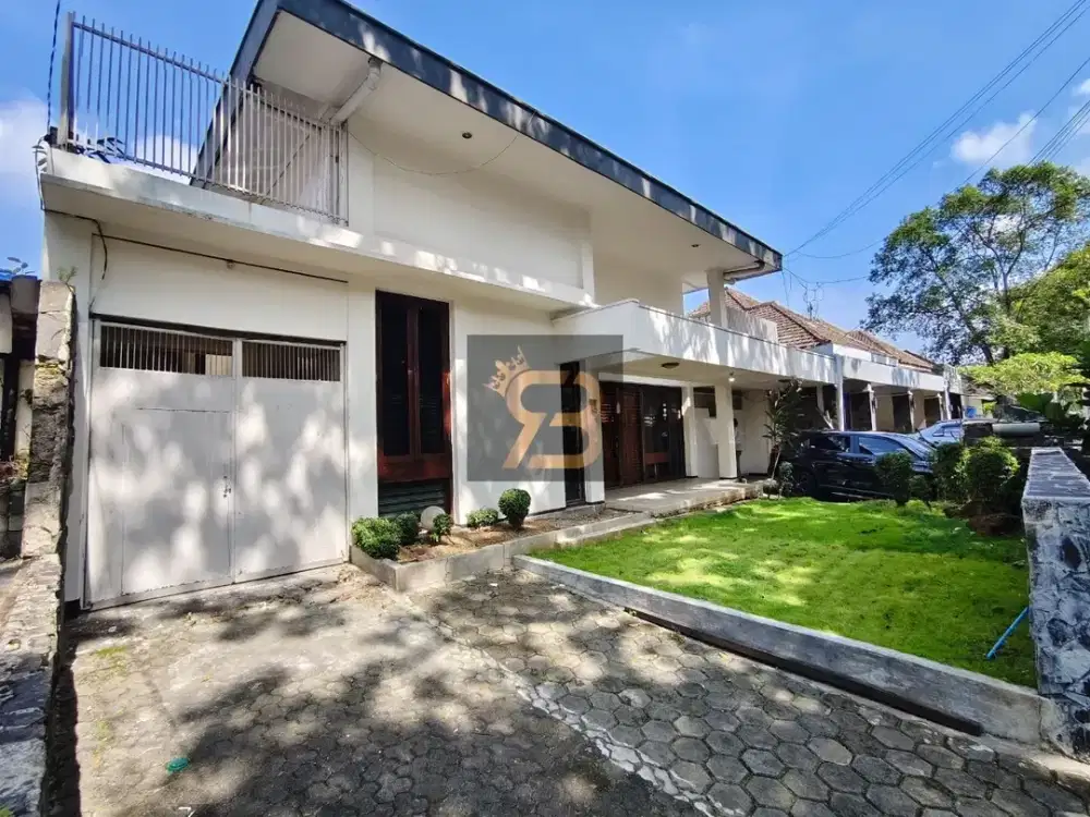 DIJUAL Rumah Klasik Bangunan Asri Terawat Lokasi Prime di Sayap RIAU dkt ke Gedung Sate Kota Bandung