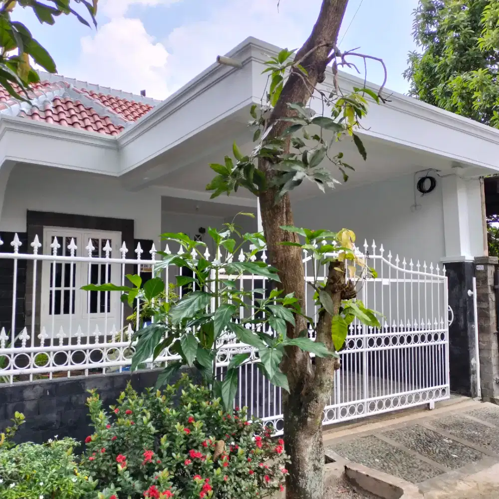 Rumah Asri Adem Tenang
