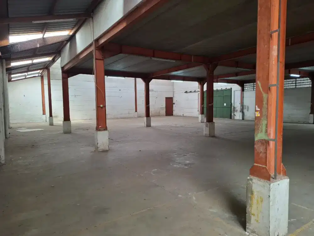 Disewakan gudang 1000m2 Jln. Cibolerang