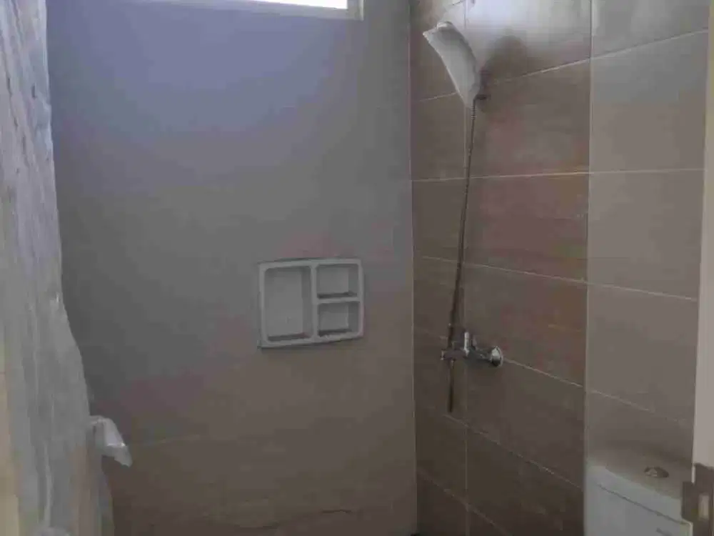 Disewakan rumah 2 lantai di Cluster Adara Harapan indah