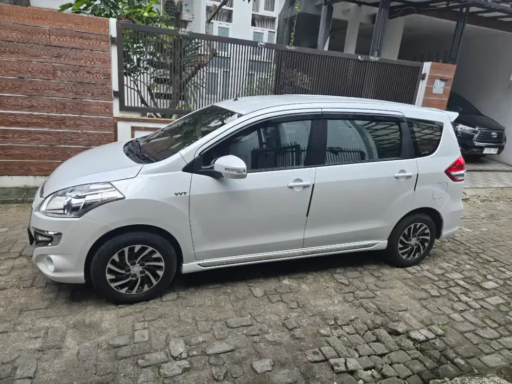 Dijual Mobil Simpanan Kesayangan